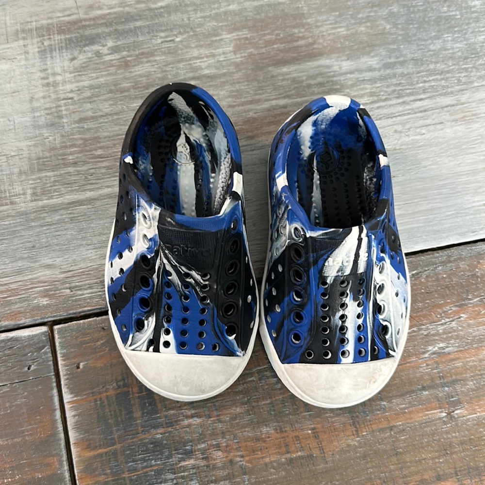 Native Shoes size C4